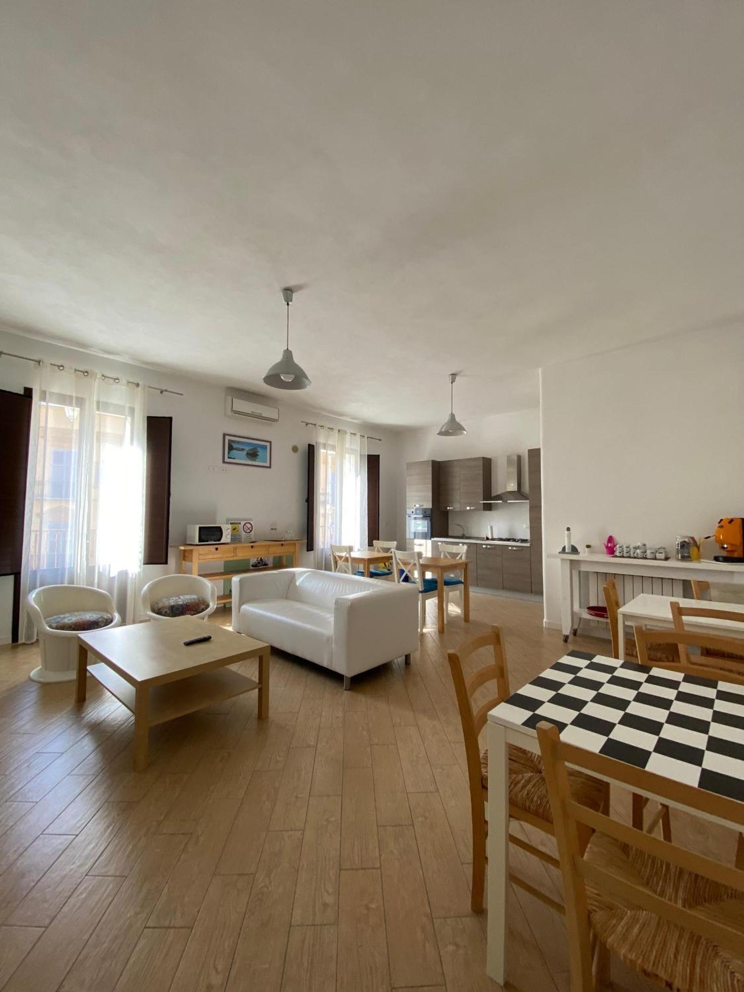 Manu'S House B&B 恩佩多克莱港 外观 照片